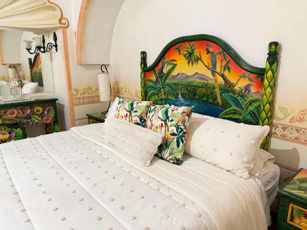 Habitación Tropical con cabecera pintada de guacamayas — foto 3